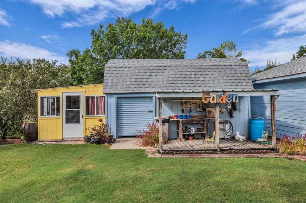 107 Fort Graham Circle Waco, TX 76705 - Photo 36 of 40 Garden Shed, and potting shed