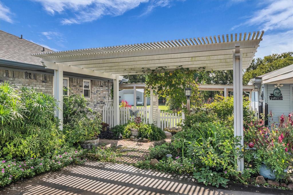 107 Fort Graham Circle Waco, TX 76705 - Photo 5 of 40 View of patio / terrace with a pergola