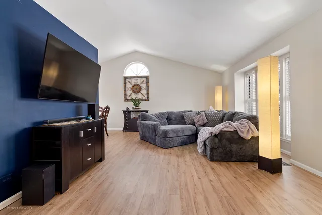 $449,900 | 272 Village Lane, Bartlett, IL 60103