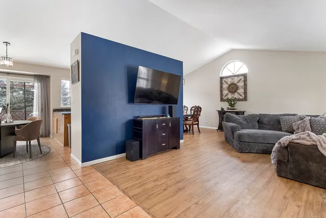 $449,900 | 272 Village Lane, Bartlett, IL 60103