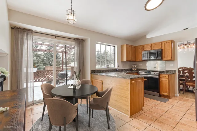 $449,900 | 272 Village Lane, Bartlett, IL 60103