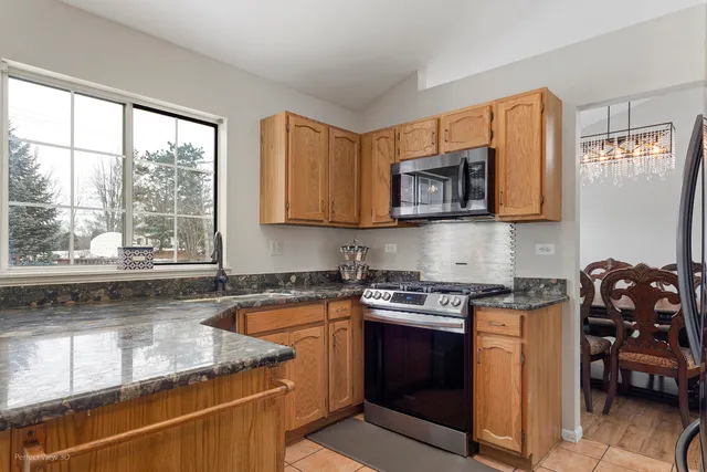 $449,900 | 272 Village Lane, Bartlett, IL 60103