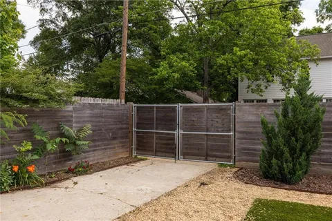 a view of a house with backyard