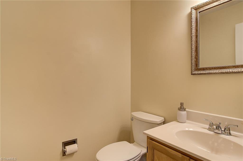 4307 Chilton Way High Point, NC 27265 - Photo 12 of 29 Gallery Image 12