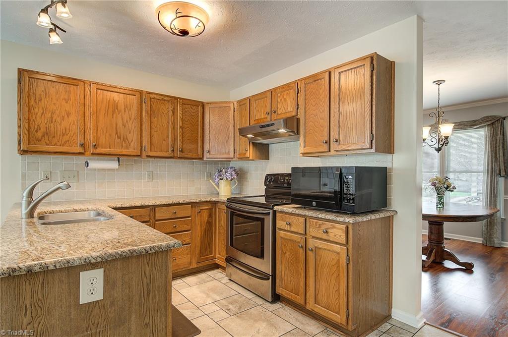 4307 Chilton Way High Point, NC 27265 - Photo 8 of 29 Gallery Image 8