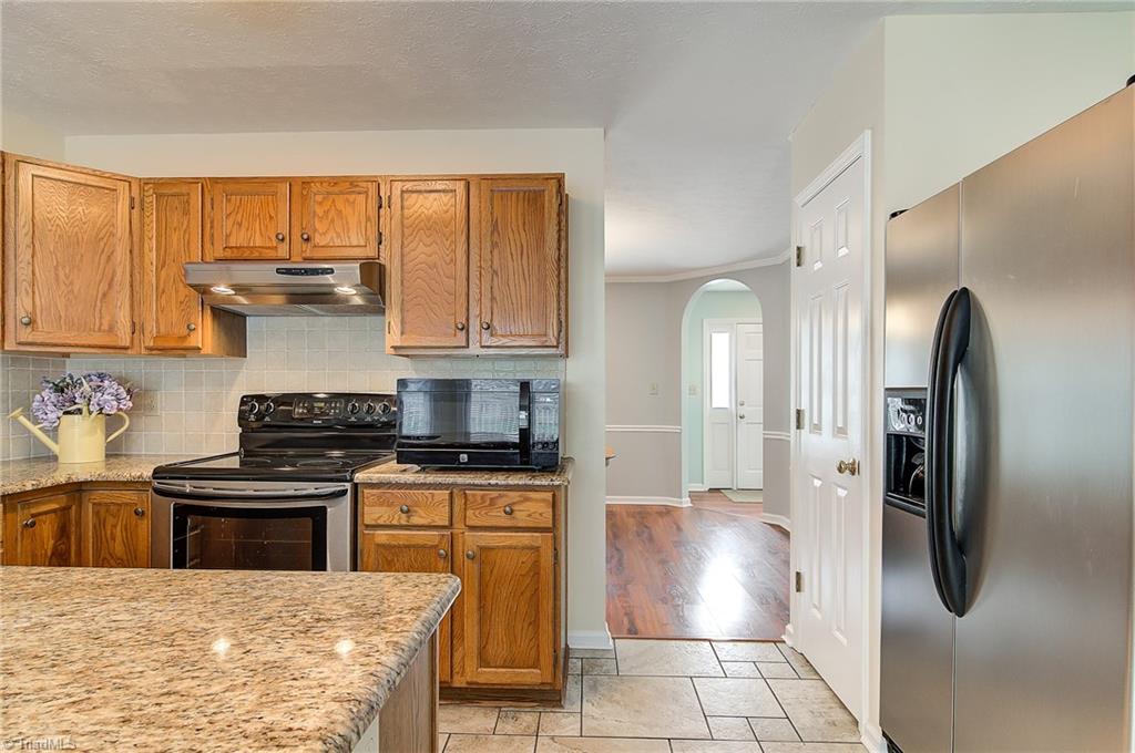 4307 Chilton Way High Point, NC 27265 - Photo 9 of 29 Gallery Image 9