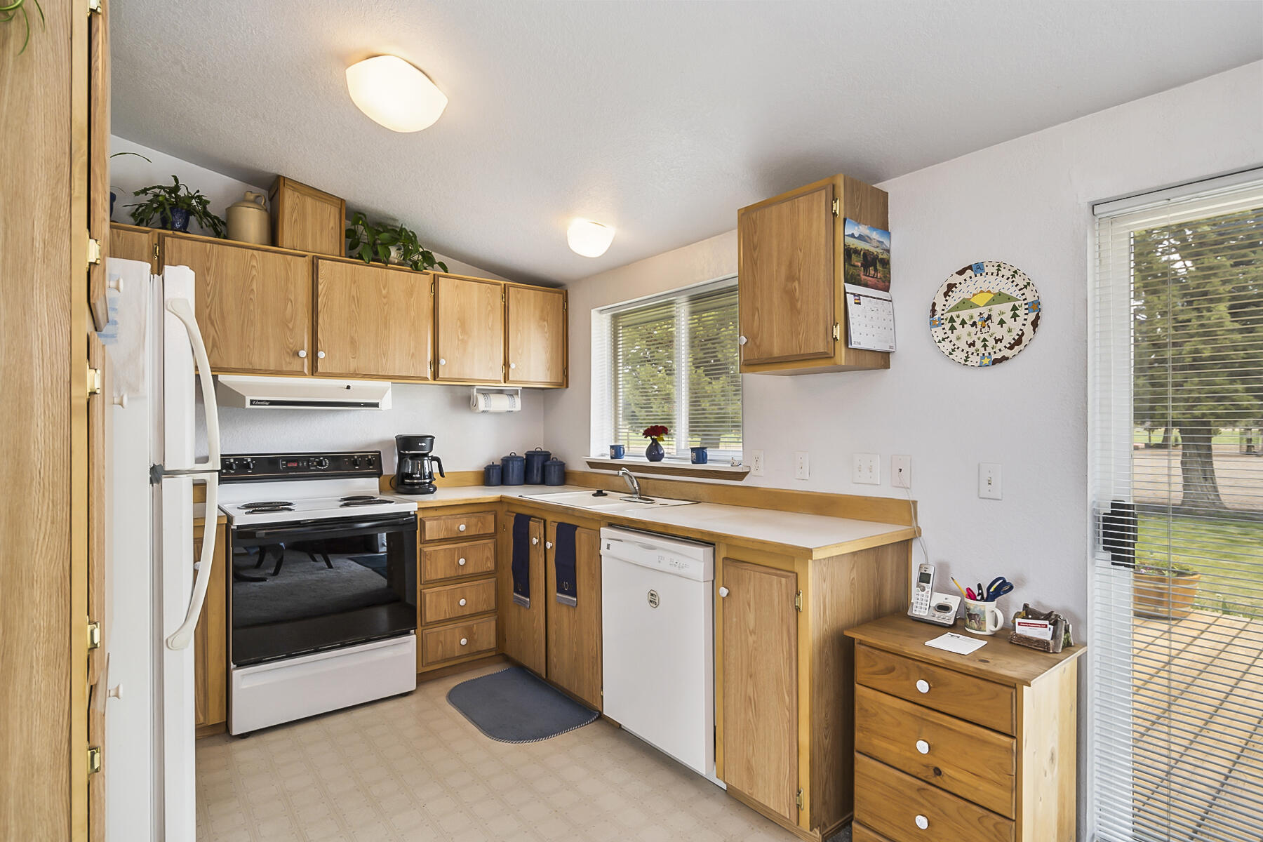 63520 Johnson Ranch Road Bend, OR 97701 - Photo 11 of 52 Kitchen