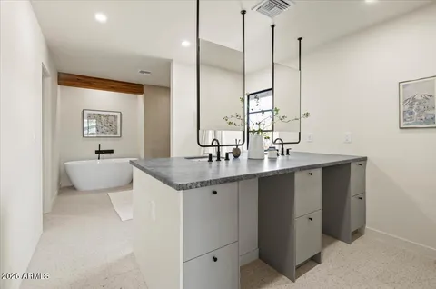$2,895,000 | 4035 East McDonald Drive, Phoenix, AZ 85018