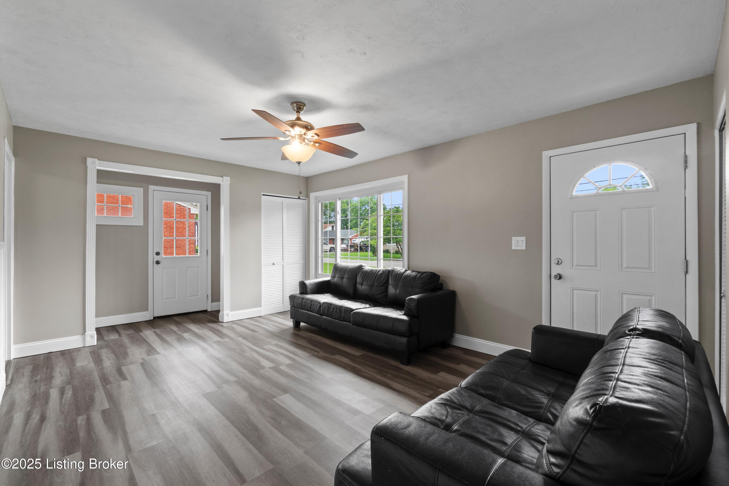 180 Valley Road Louisville, KY 40229 - Photo 8 of 29 dsc05022