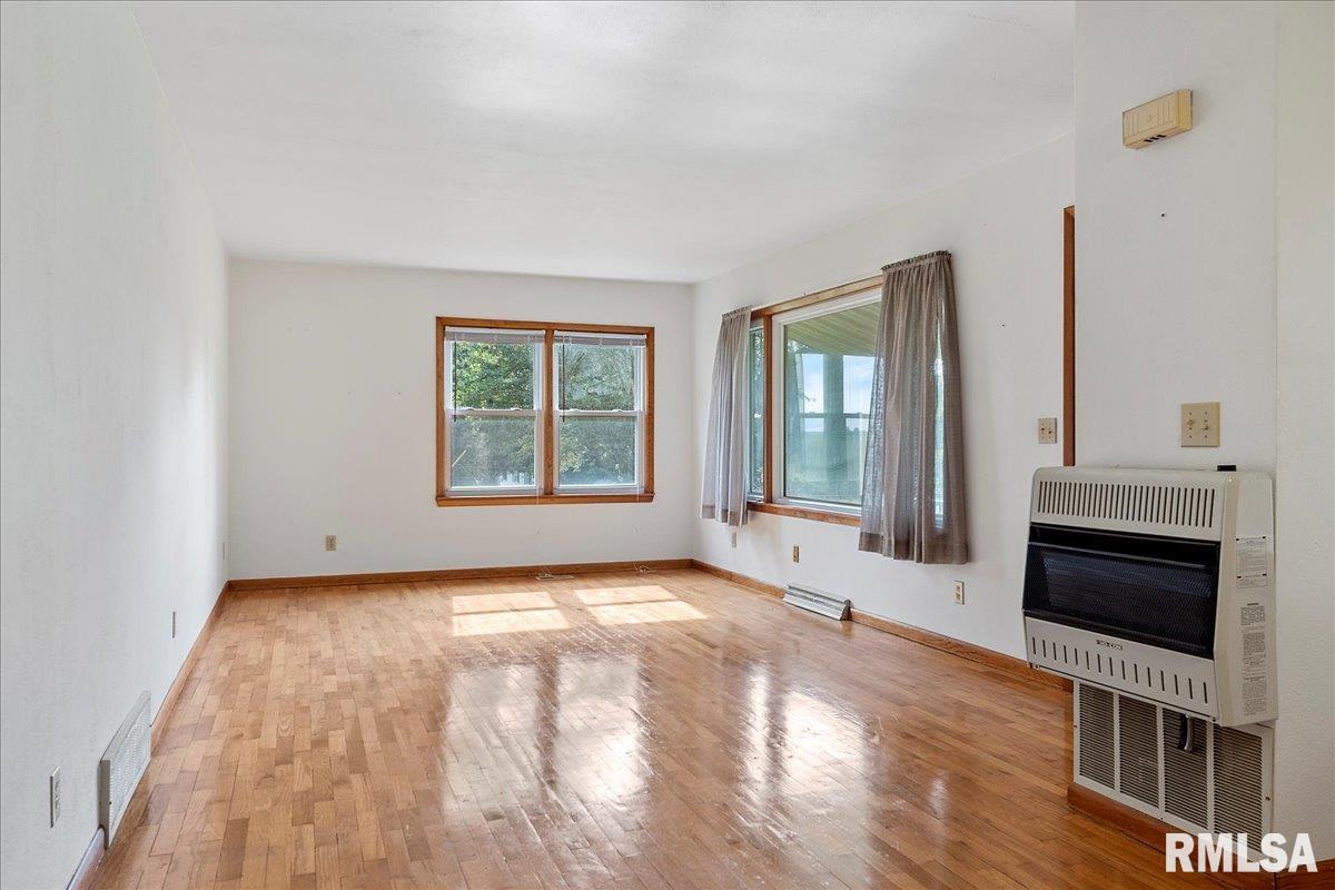 2410 Old State Road Jacksonville, IL 62650 - Photo 6 of 50