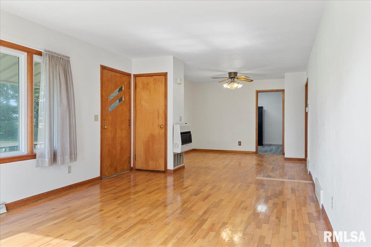 2410 Old State Road Jacksonville, IL 62650 - Photo 7 of 50