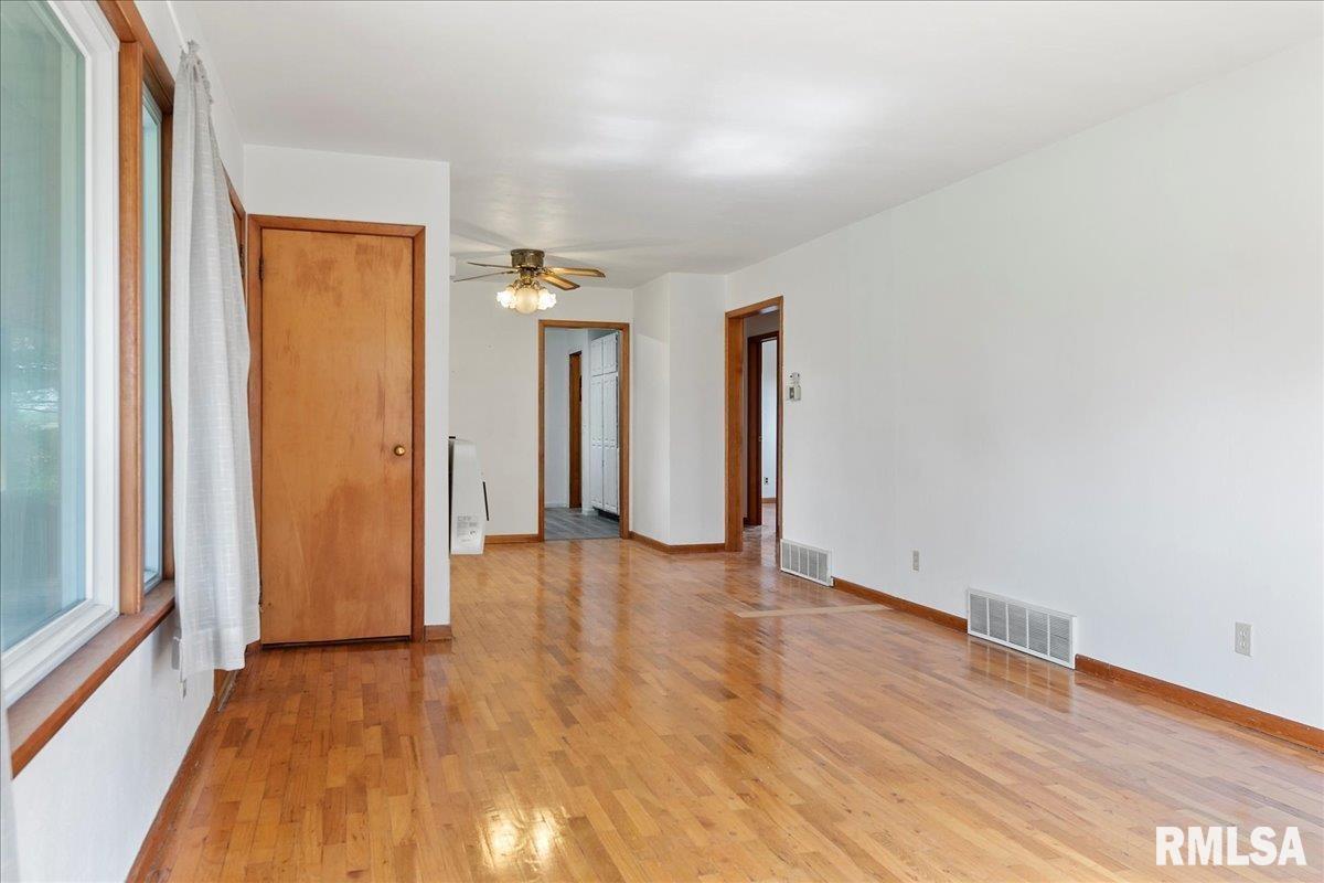 2410 Old State Road Jacksonville, IL 62650 - Photo 8 of 50