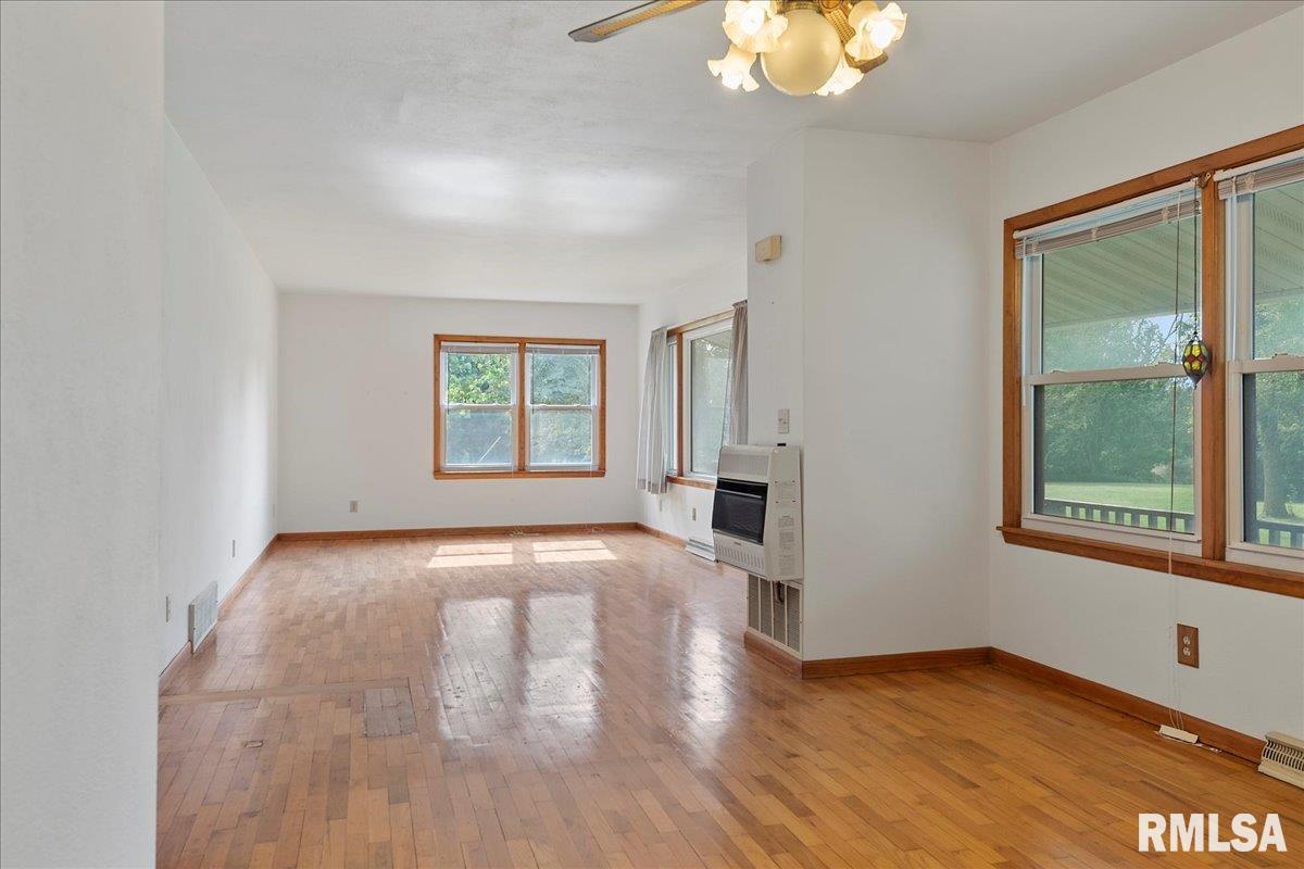 2410 Old State Road Jacksonville, IL 62650 - Photo 10 of 50