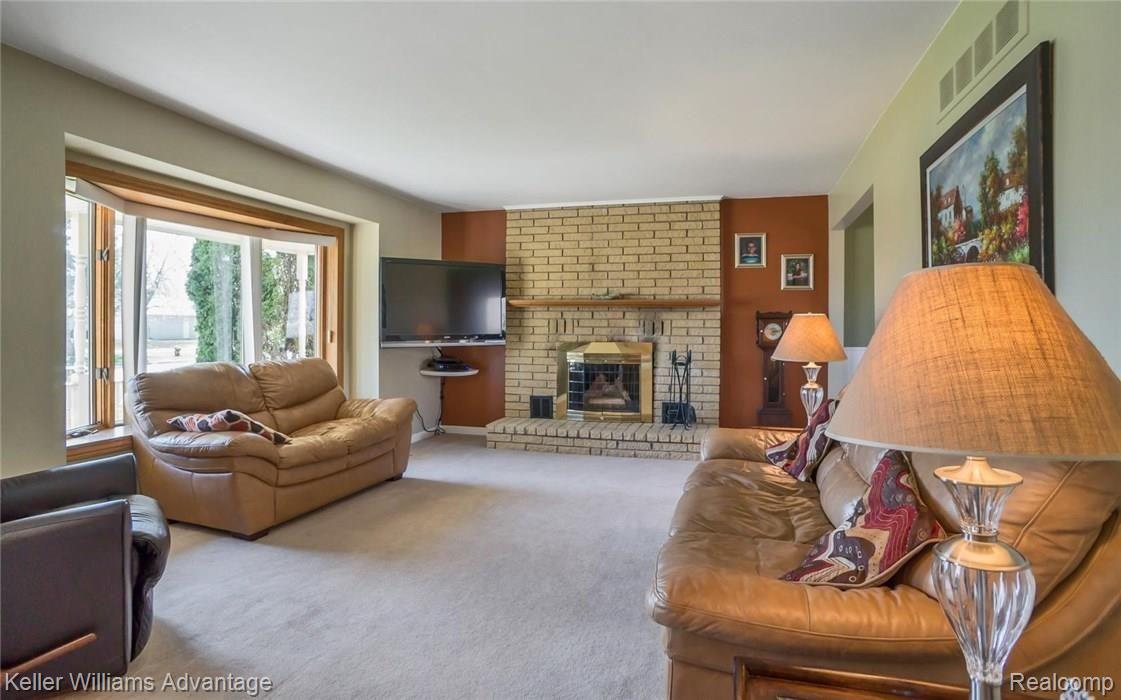 1053 Milverton Road Troy, MI 48083 - Photo 5 of 25 5-photo-web-1680x1050-192393.jpg