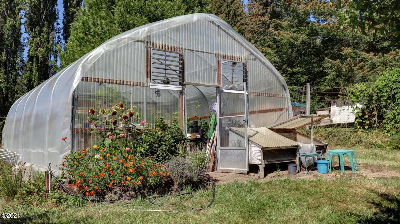 648 Olalla Road Toledo, OR 97391 - Photo 22 of 43 Green House