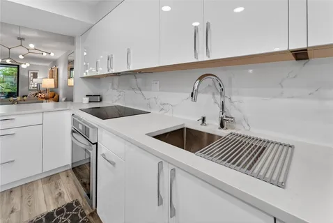 $900,000 | 828 Bayport Way, Longboat Key, FL 34228