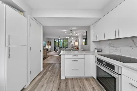 $900,000 | 828 Bayport Way, Longboat Key, FL 34228