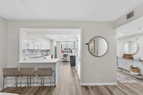 $900,000 | 828 Bayport Way, Longboat Key, FL 34228