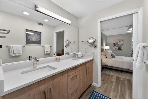 $900,000 | 828 Bayport Way, Longboat Key, FL 34228