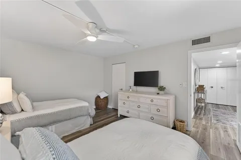 $900,000 | 828 Bayport Way, Longboat Key, FL 34228