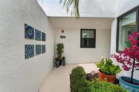 $900,000 | 828 Bayport Way, Longboat Key, FL 34228
