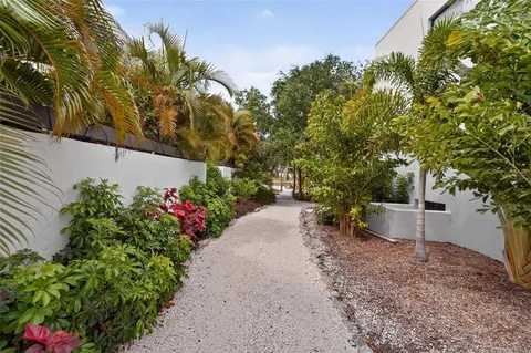 $900,000 | 828 Bayport Way, Longboat Key, FL 34228