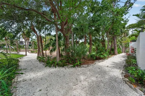$900,000 | 828 Bayport Way, Longboat Key, FL 34228