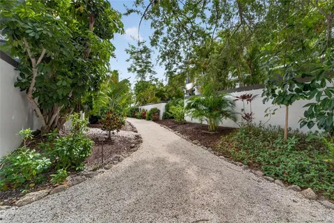 $900,000 | 828 Bayport Way, Longboat Key, FL 34228