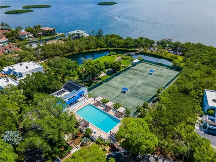 $900,000 | 828 Bayport Way, Longboat Key, FL 34228