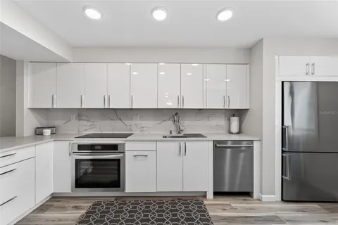 $900,000 | 828 Bayport Way, Longboat Key, FL 34228