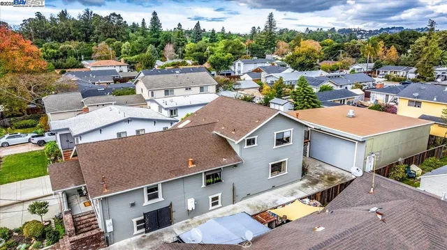 a large building with an outdoor space