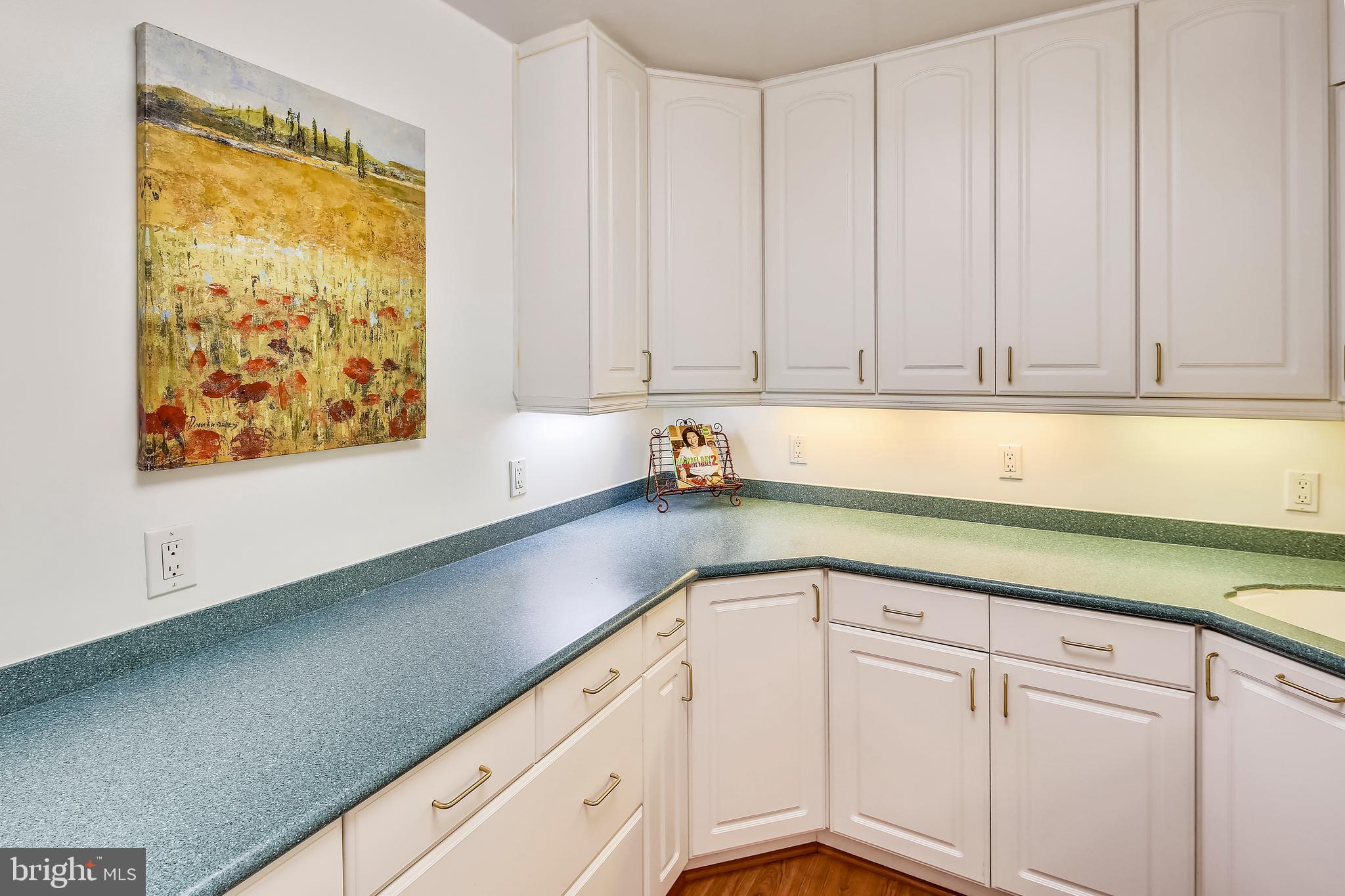 5101 River Road, Unit 1406 Bethesda, MD 20816 - Photo 12 of 30 KITCHEN