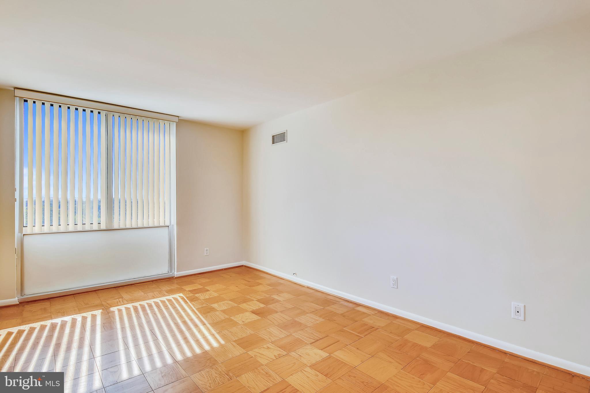5101 River Road, Unit 1406 Bethesda, MD 20816 - Photo 19 of 30 SECOND BEDROOM