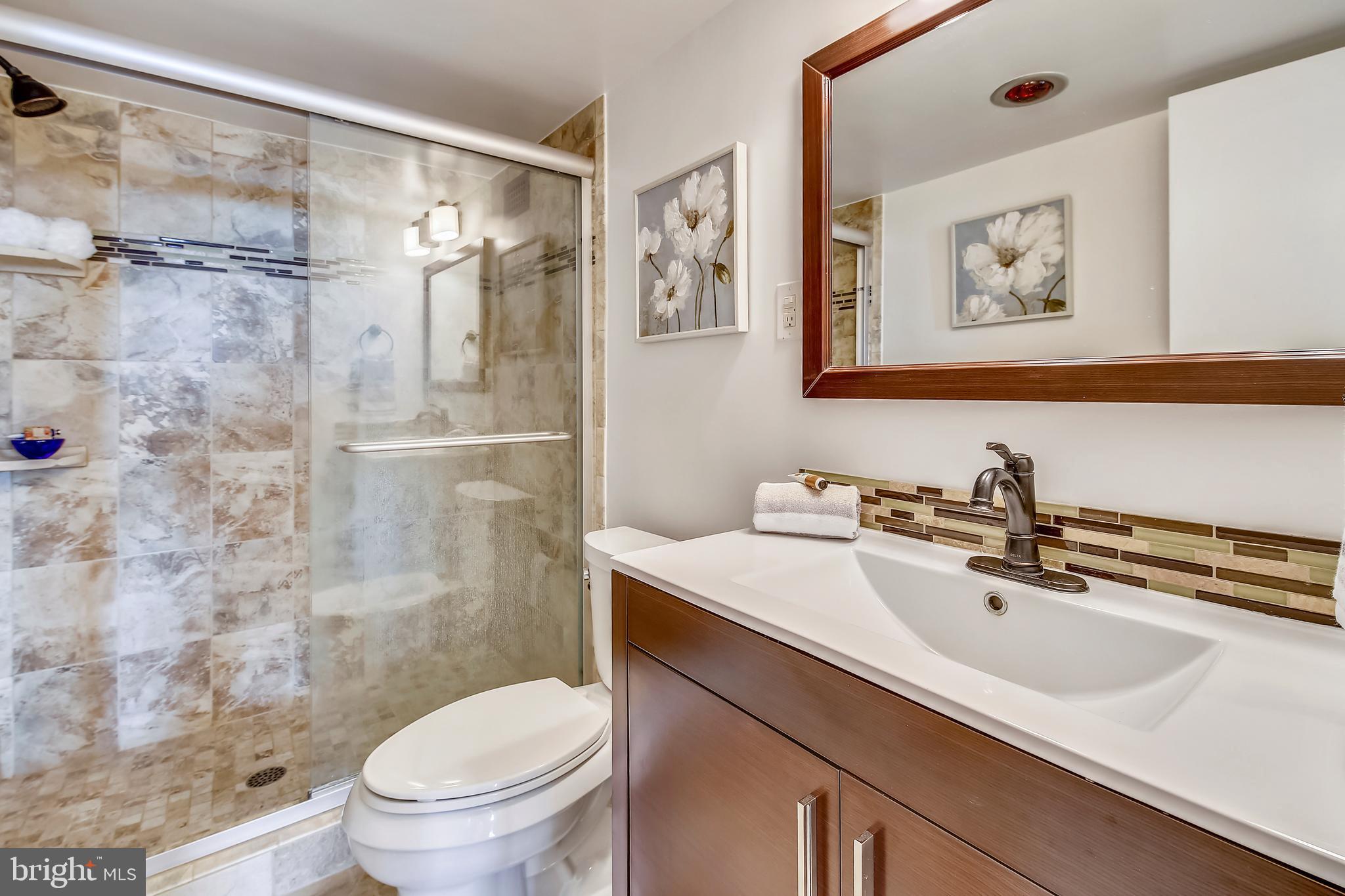 5101 River Road, Unit 1406 Bethesda, MD 20816 - Photo 22 of 30 MASTER BATH