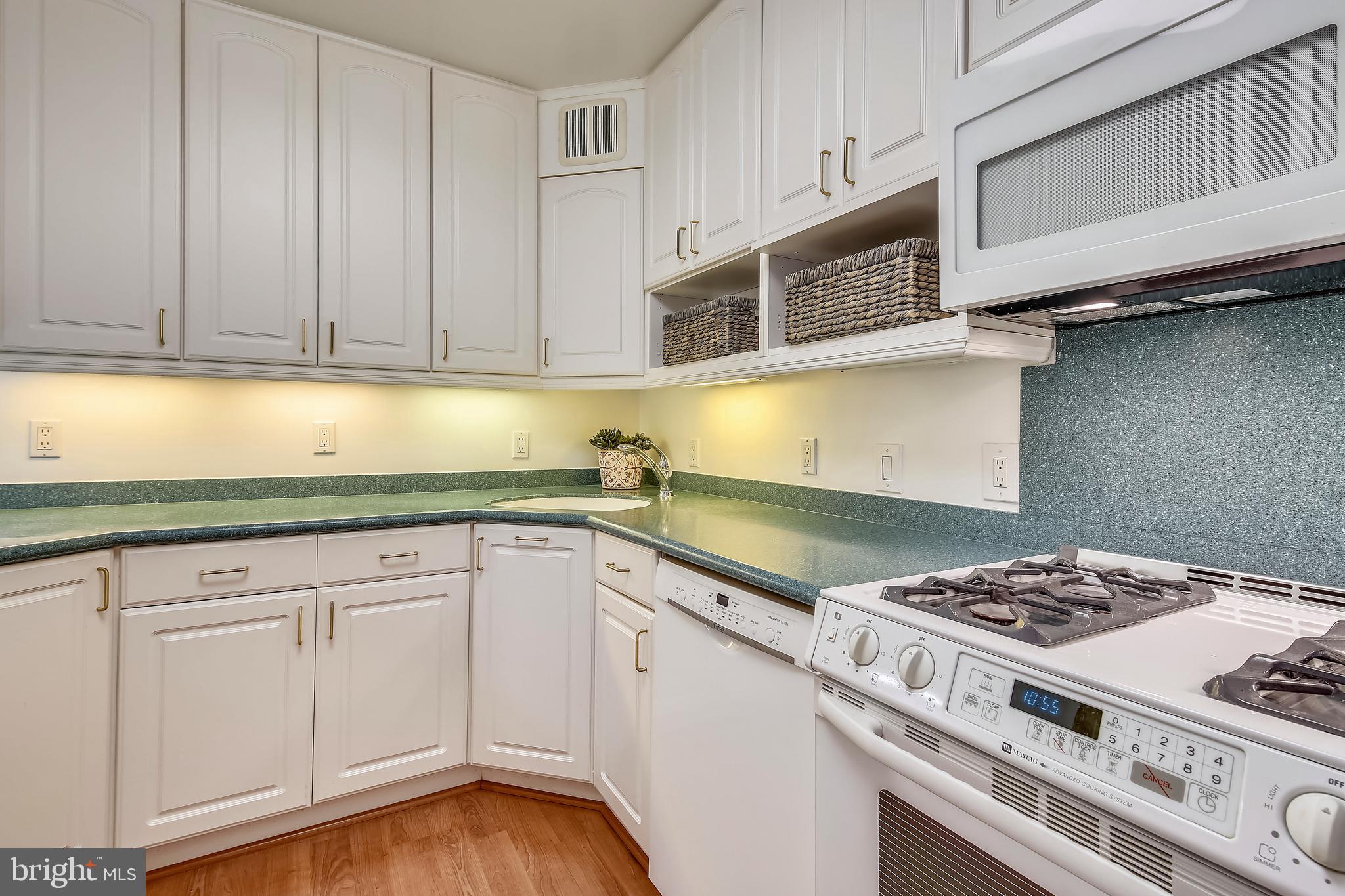5101 River Road, Unit 1406 Bethesda, MD 20816 - Photo 10 of 30 KITCHEN