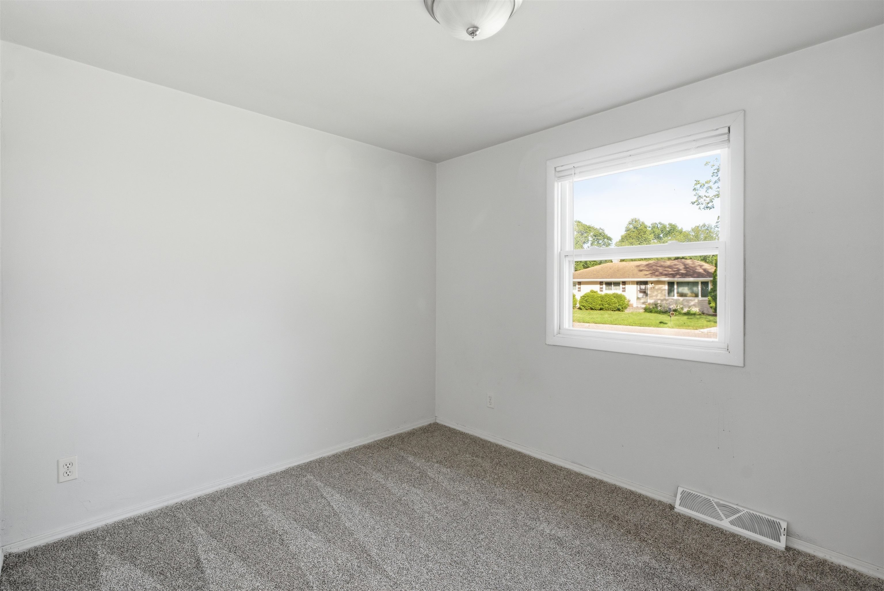 132 Blithe Street Green Bay, WI 54303 - Photo 9 of 26 Gallery Image 9