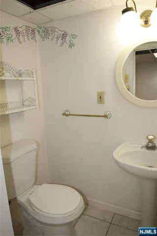 $599,900 | 28-12 Sherman Place, Fair Lawn, NJ 07410