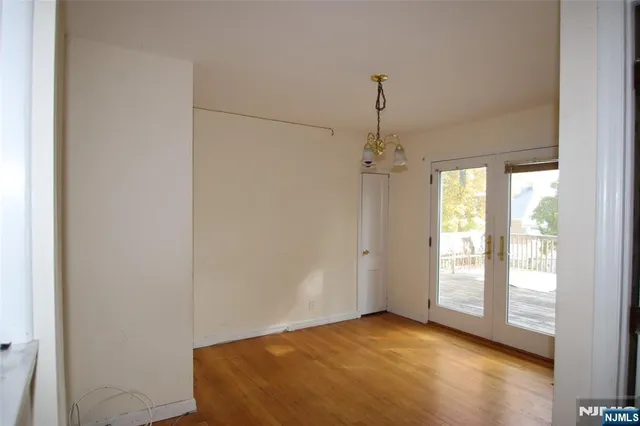 $599,900 | 28-12 Sherman Place, Fair Lawn, NJ 07410