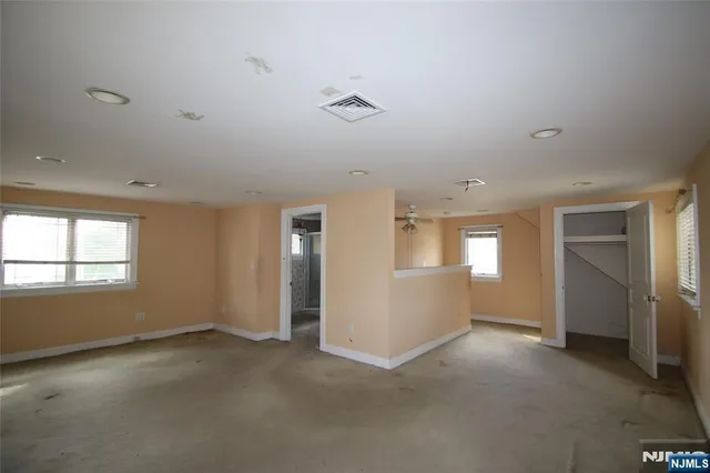 $599,900 | 28-12 Sherman Place, Fair Lawn, NJ 07410