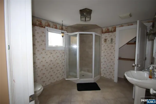 $599,900 | 28-12 Sherman Place, Fair Lawn, NJ 07410