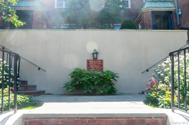 $459,000 | 7 Chateaux Circle, Unit 7E, Scarsdale, NY 10583