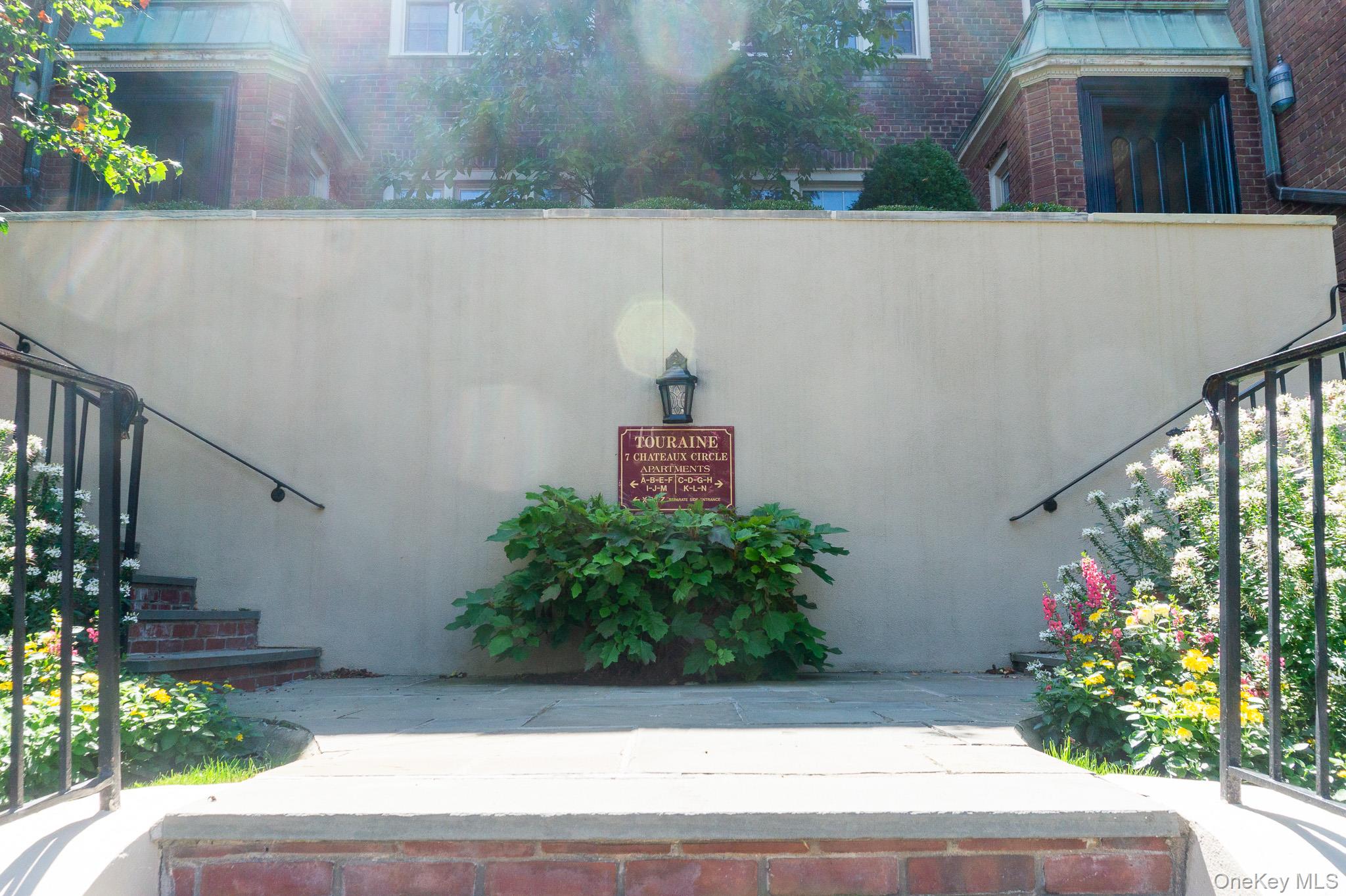 7 Chateaux Circle, Unit 7E Scarsdale, NY 10583 - Photo 2 of 28 Building front