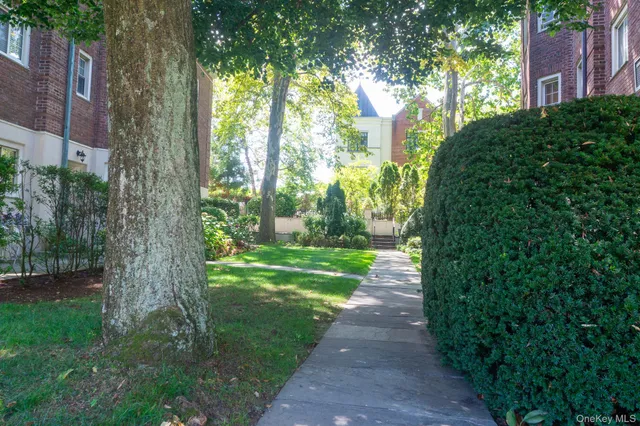 $459,000 | 7 Chateaux Circle, Unit 7E, Scarsdale, NY 10583