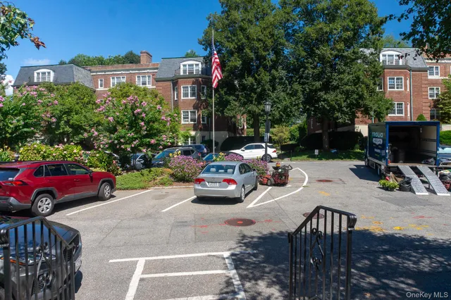 $459,000 | 7 Chateaux Circle, Unit 7E, Scarsdale, NY 10583