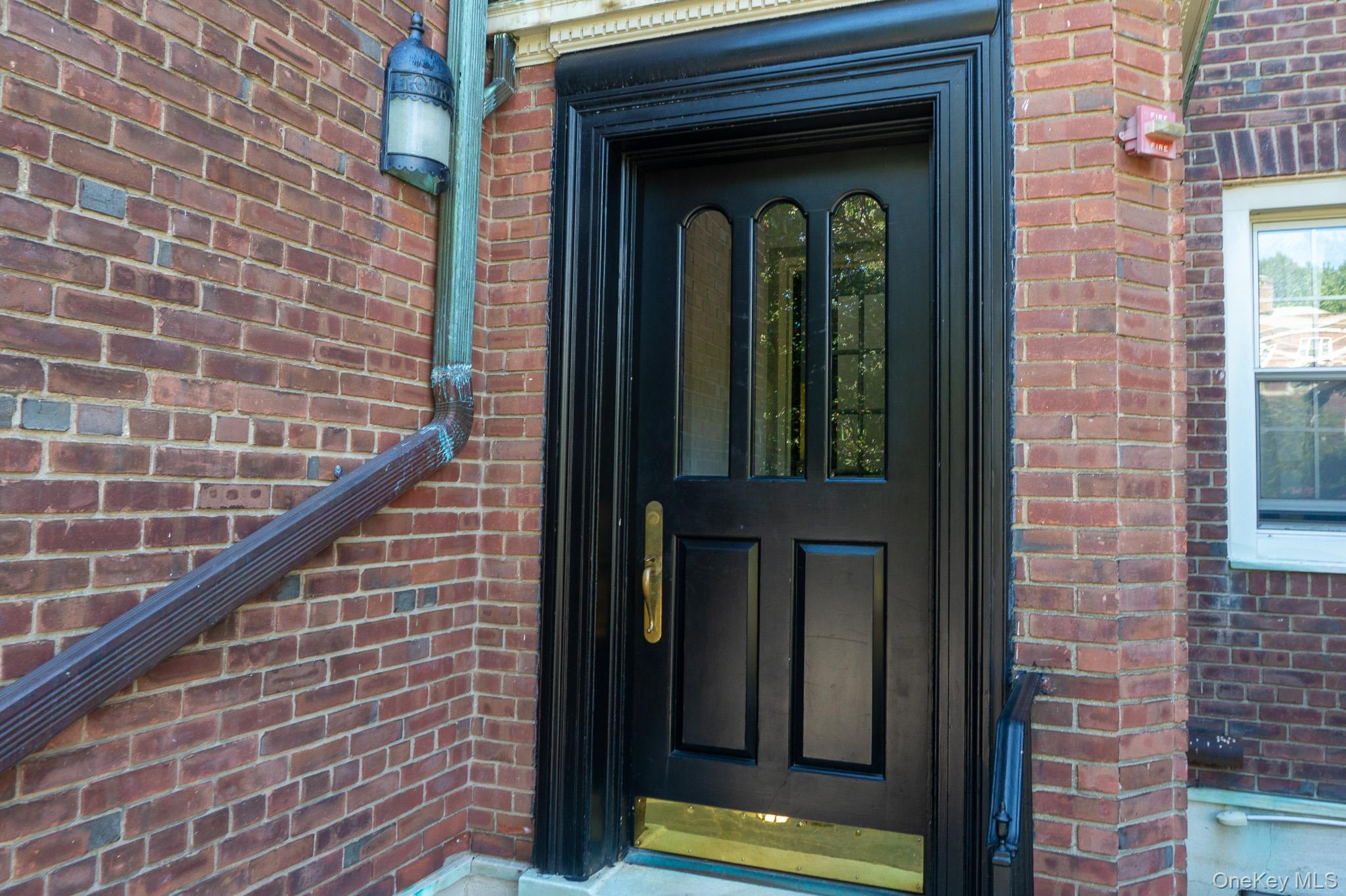 7 Chateaux Circle, Unit 7E Scarsdale, NY 10583 - Photo 3 of 28 Property entrance featuring brick siding