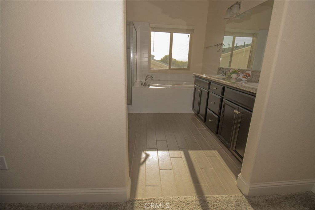 2482 Valdes Drive Merced, CA 95340 - Photo 19 of 46 Attached bathroom
