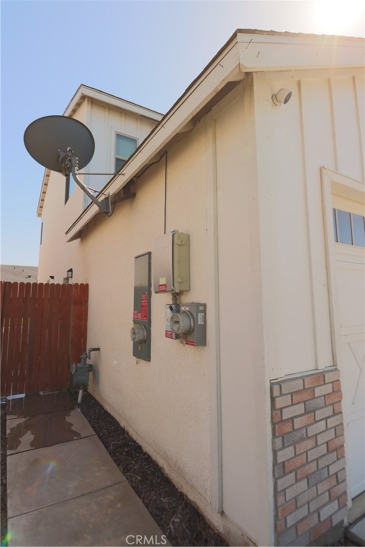 2482 Valdes Drive Merced, CA 95340 - Photo 5 of 46 House side