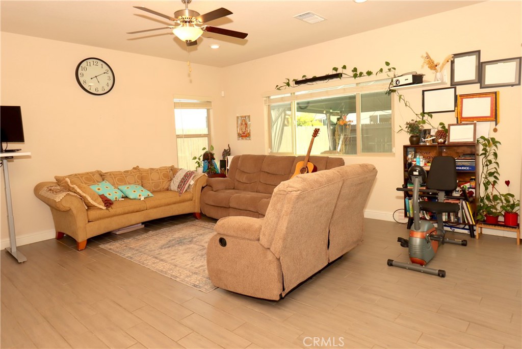 2482 Valdes Drive Merced, CA 95340 - Photo 8 of 46 Living room