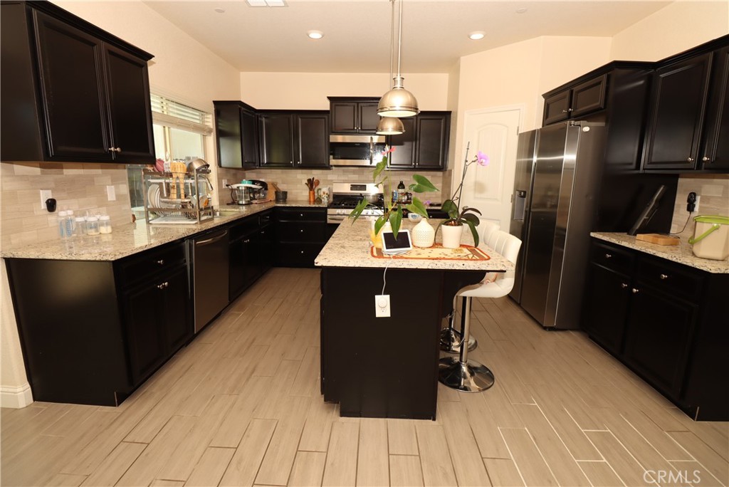 2482 Valdes Drive Merced, CA 95340 - Photo 9 of 46 Full Kitchen