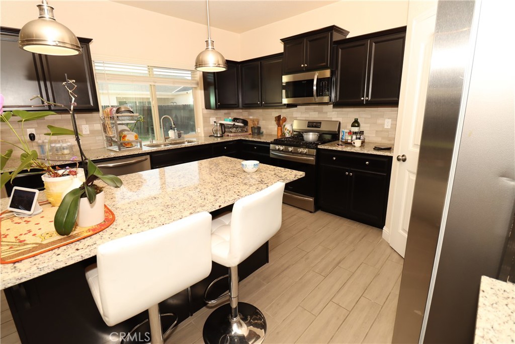 2482 Valdes Drive Merced, CA 95340 - Photo 10 of 46 Kitchen side